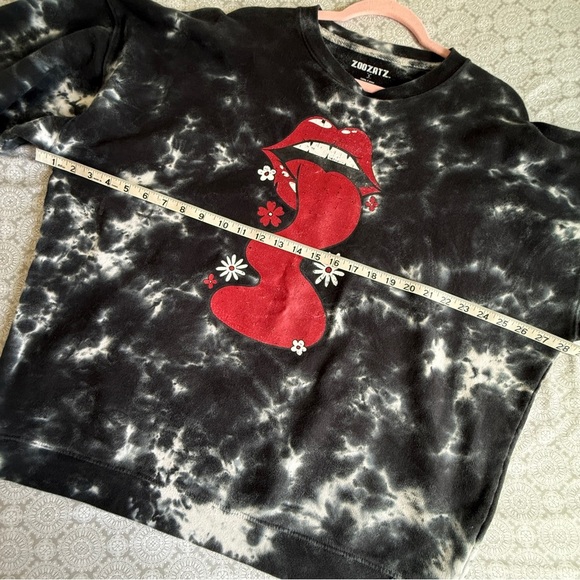 Zoozatz Tie-Dye Graphic Sweatshirt Oversized S Lips & Floral Print - Picture 6 of 7